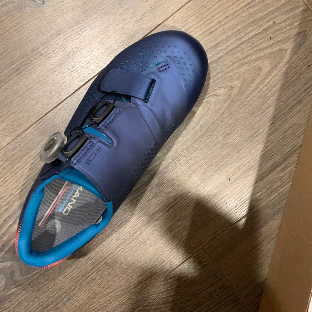 Brand new Shimano RC5 road shoe